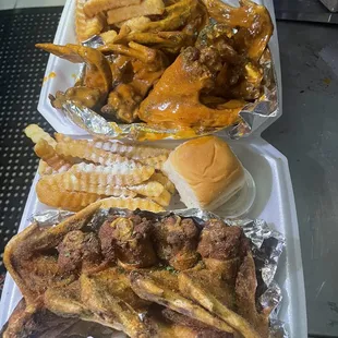 Wingz wingz wingz whole wingz fried hard like we like em gang!!!ranch fries