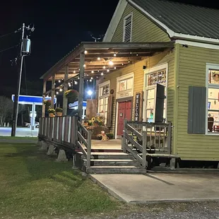 the front of the restaurant at night