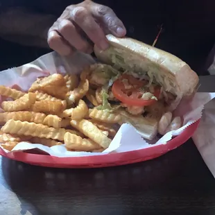 Grilled shrimp poboy