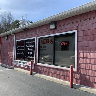 the outside of the restaurant