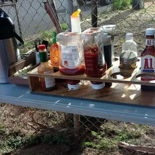 Condiment station
