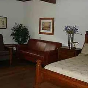Jefferson Street Bed n Breakfast Inn 972-253-2000  Hill Country King suite #1