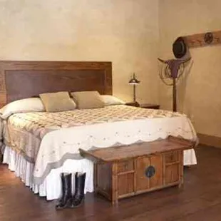 Jefferson Street Bed n Breakfast Inn  Cowboy king suite #7