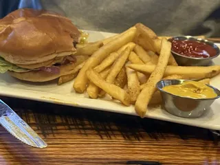 Burg & Barrel - Lenexa