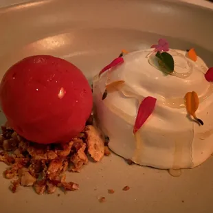 Raspberry pavlova