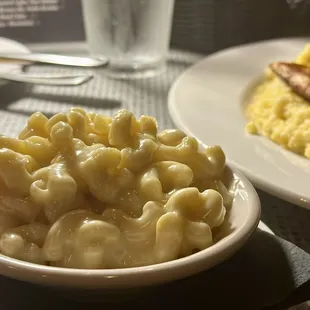 Smoked Gouda And Truffle Mac &amp; Cheese... SO GOOD omg.