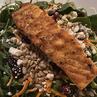Spinach salad with salmon