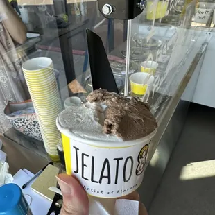 Rose Rushan (left) and Pu'er (right) in a small cup