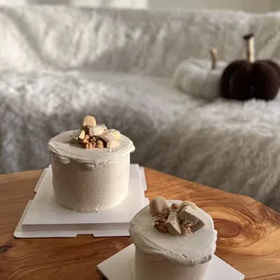 The milk tea cake is very delicious and I like it very much. The cake is very soft.  The cake design is very advanced.