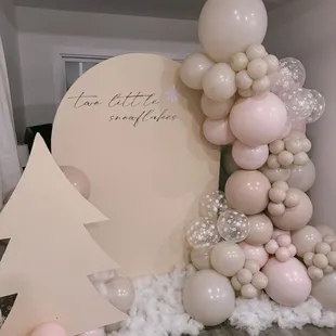 balloon garlands with custom props