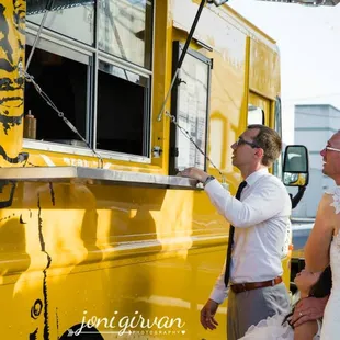 A food truck wedding is just right for summer.