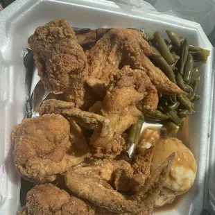 Fried Wing Dinner with Mashed Potatoes and Green String Beans