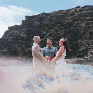 Halona Blowhole Wedding with Reverend James Chen and Jenna Lee Photography