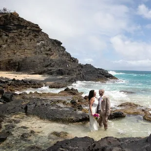 Halona Blowhole wedding photo shoot with Jenna Lee Photography.