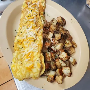Omelette with Jenna&apos;s home style seasoned hash with onions