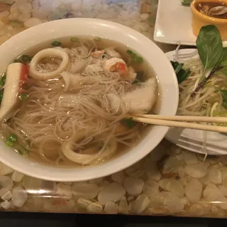 P7. Seafood Pho