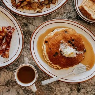 a breakfast of pancakes, eggs and bacon