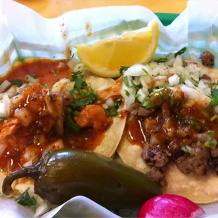 Pollo, carne asada tacos.