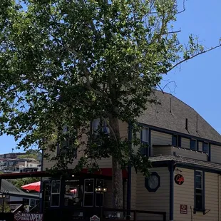 The Historic Jennings Home housing the Cafe