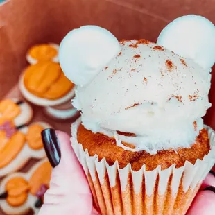 Churro Mickey Mouse cupcake