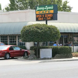 Jenny Lynn&apos;s