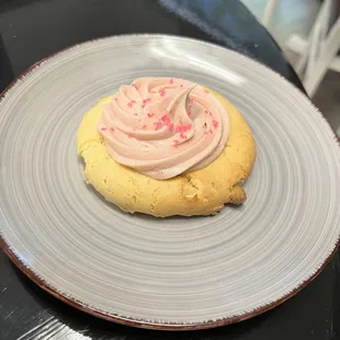 Strawberry shortcake cookie