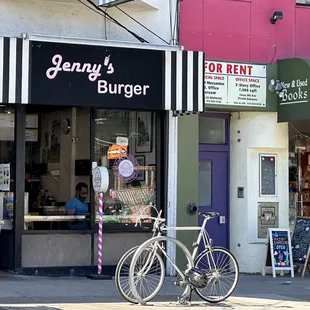 Unassuming spot with AMAZING burgers &amp; shakes