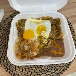 Chilaquiles verdes w sunny side up egg
