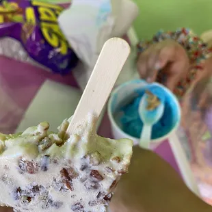 Paleta de Nuez and chicle ice cream in the back.