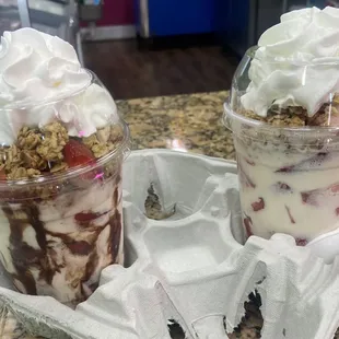 Fresas con crema chocolate added to one of them