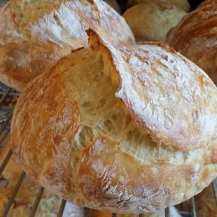 a bunch of breads on a cooling rack