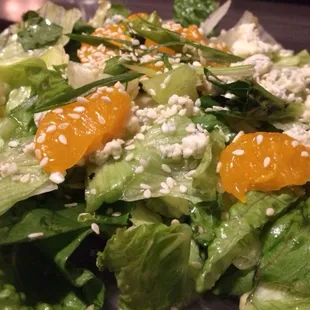 House salad with Gorgonzola and mandarin. 6
