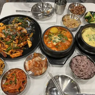 Stir-Fried Squid with Rice Cake