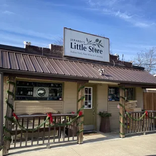 The front of Jerardi&apos;s Little Store