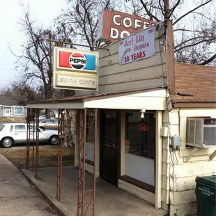 the outside of a restaurant