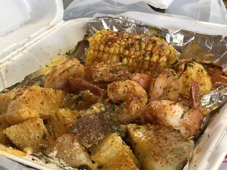 813 Salad And Seafood