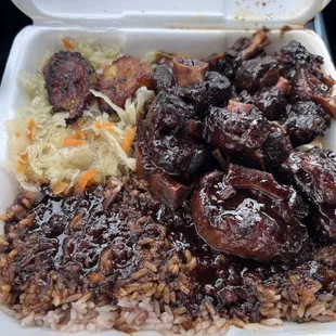 Large oxtail plate with rice &amp; peas and cabbage (extra gravy)