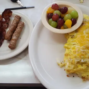 Green chille, cheese, onion &amp; sausage omelette