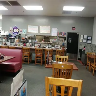 Very quiet when they first open. Great service, yummy food, and great coffee!