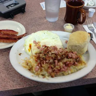 Square meal no cheese with a side of bacon!