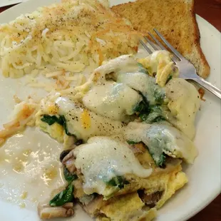 Spinach mushroom and Swiss omelette with hash browns
