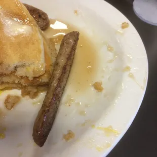 Here&apos;s the HALF A SAUSAGE serving at this Jerry Bobs.  When you order TWO sausages, you get TWO HALVES.
