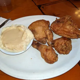Fried half chicken w mashed potatoes and gravy