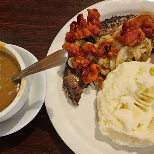 Liver/Onion/Crispy Bacon - mashed potatoes