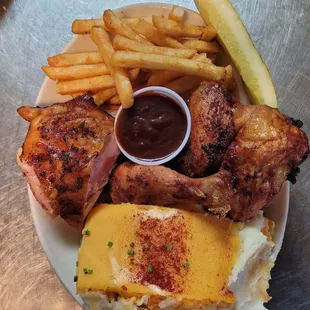 ows a plate of food