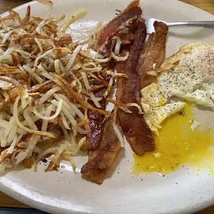 Hash browns, bacon and eggs over easy