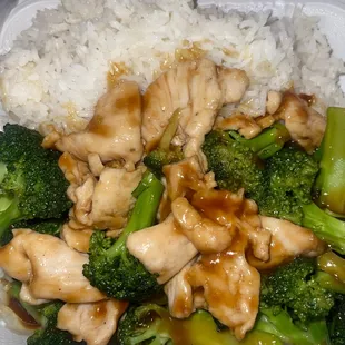 Chicken with broccoli &amp; white rice