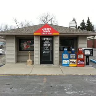 the entrance to jerry's coney island