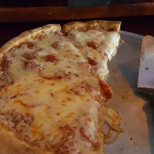 Amazing pizza and bourbon wings!!