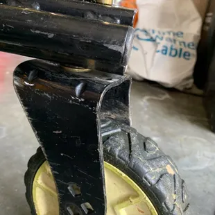 All scraped and dirty wheel. This is under warranty so it should be brand new